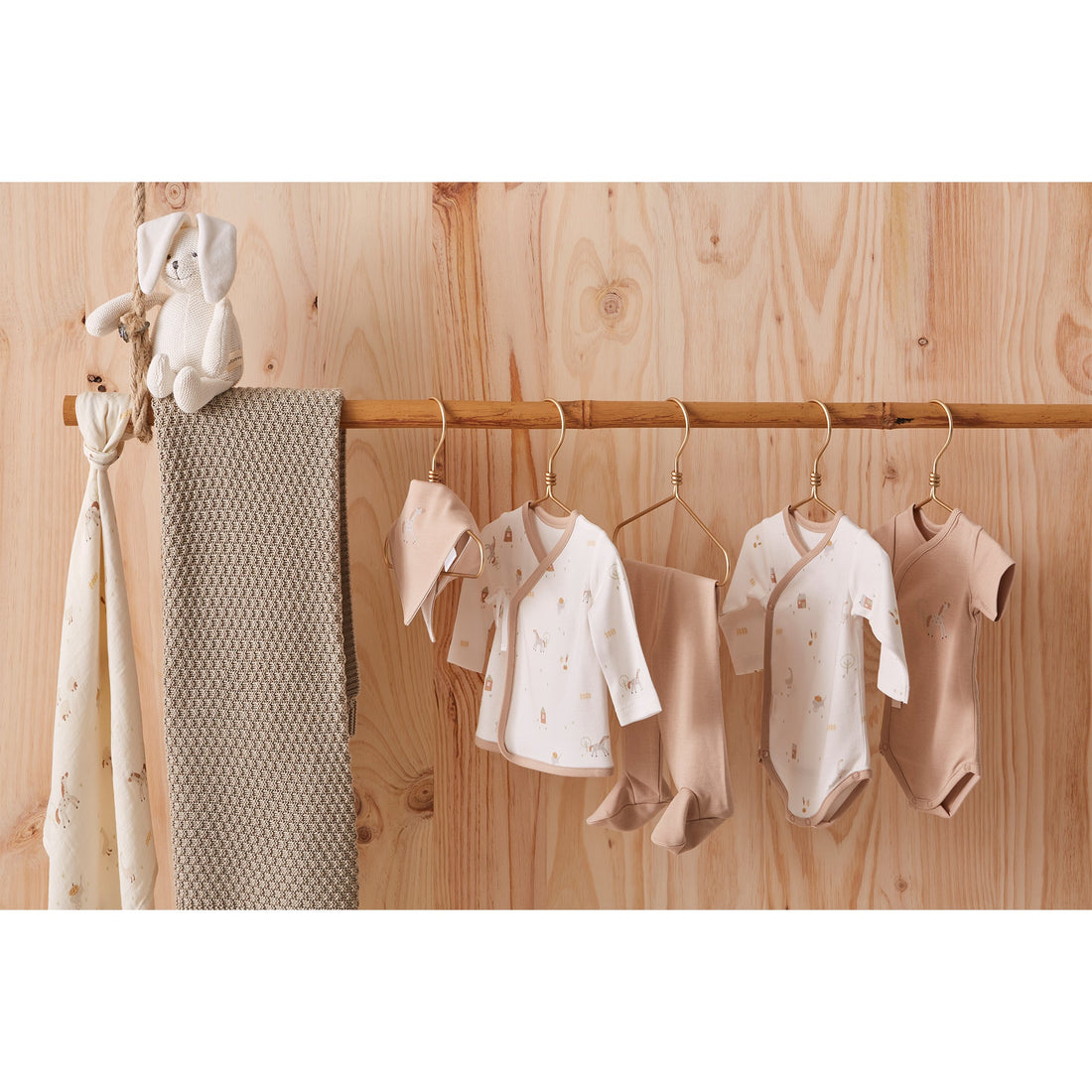 Canastilla bebé completa 2026: qué incluir para un recién nacido